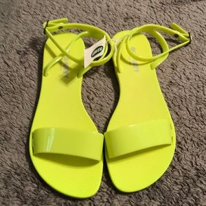 NWT. Old Navy neon yellow sandal. Size 6
